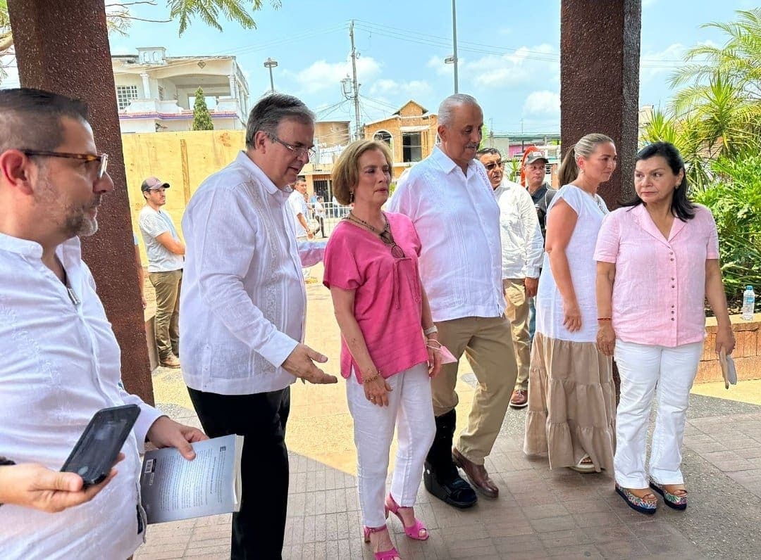 Captan a Beatriz Gutiérrez Müller de gira por Tabasco sin tapabocas