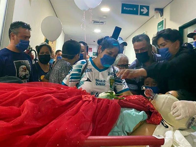 Donan órganos de quinceañera; la despiden con su vestido