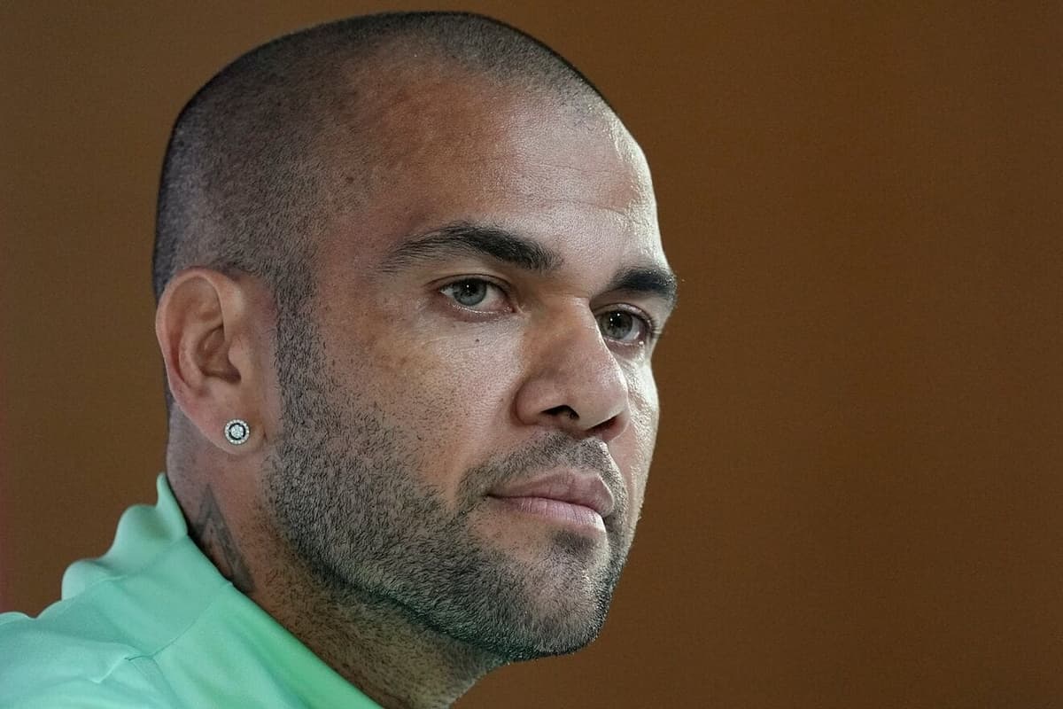 Dani Alves pide su libertad; asegura que el sexo fue "consentido" con la joven de la discoteca