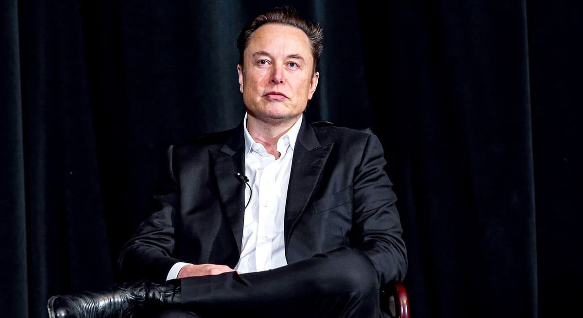 Elon Musk llama "hipócritas" a The New York Times por negarse a pagar verificación