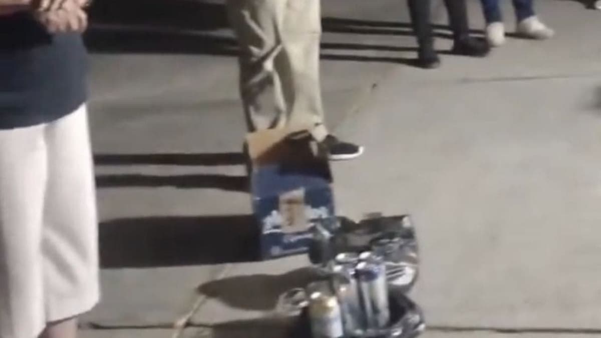 VIDEO: Investigan a maestros que bebían cervezas en escuela de Morelia