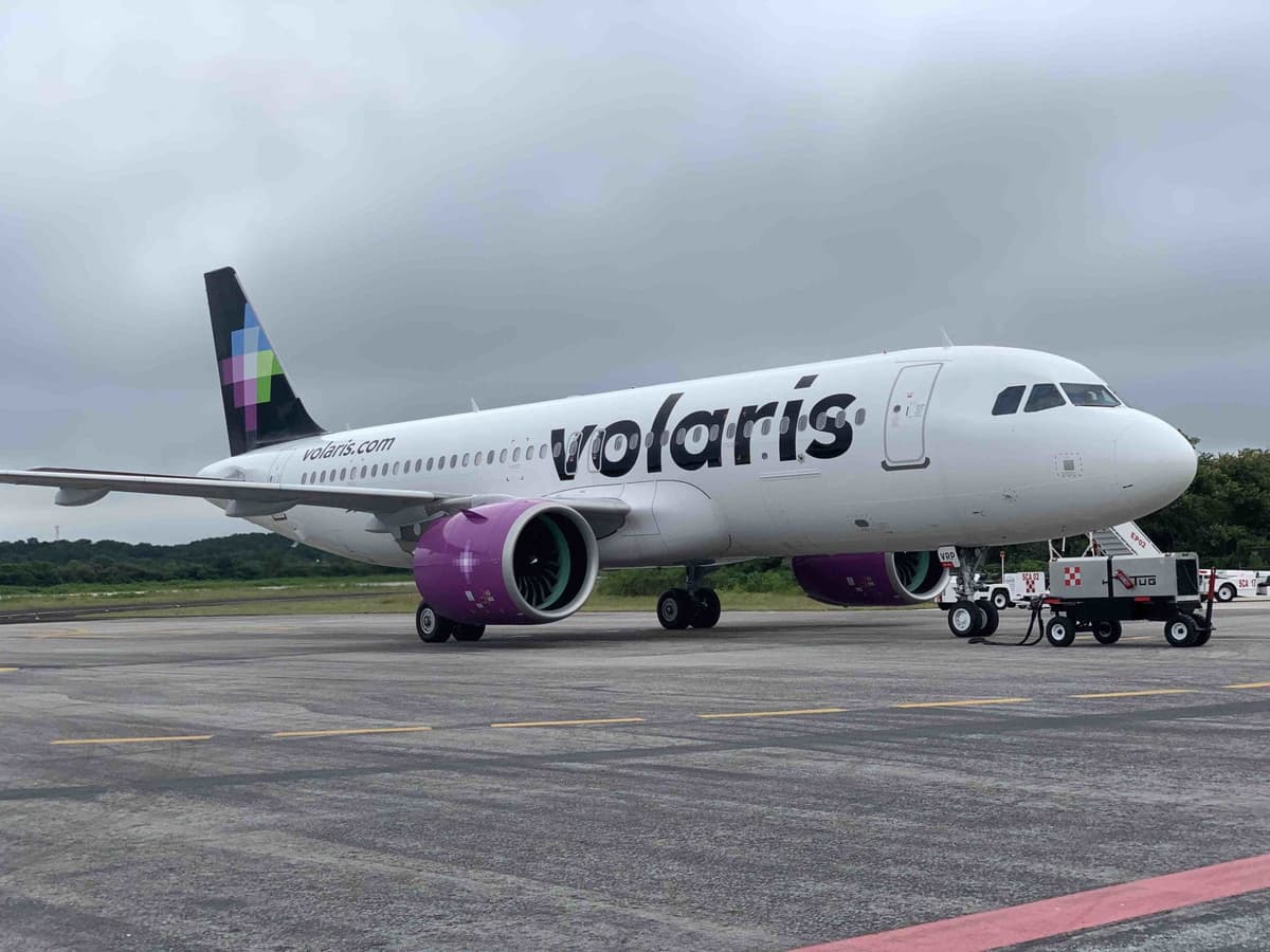 Denuncian estafa de Volaris, además de cambiar vuelos no cumple con todos los "extra" que te vende