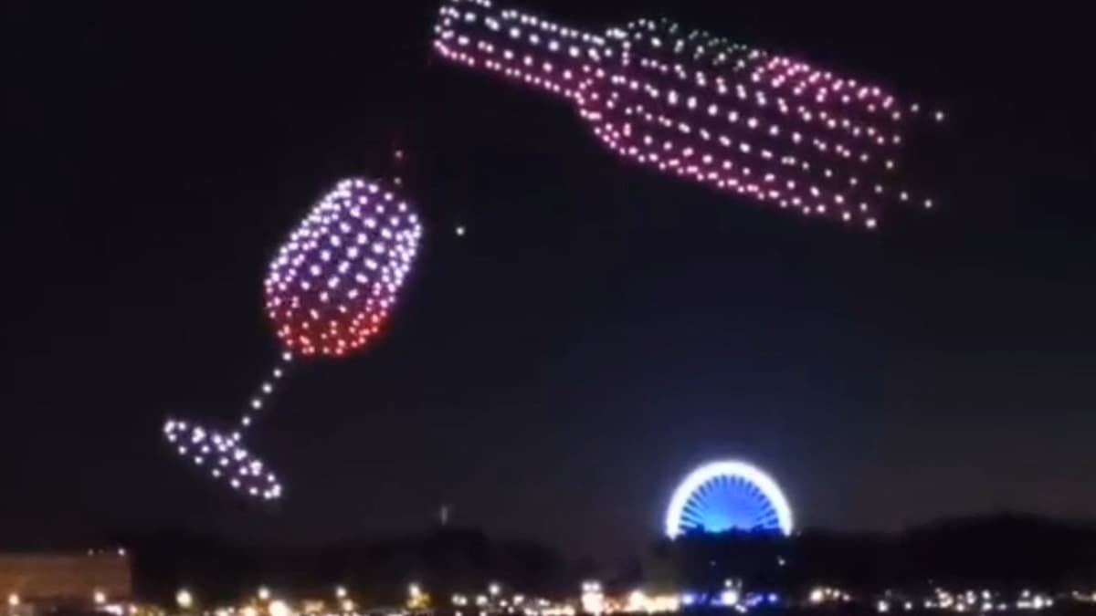 VIDEO: Sorprende exhibición de drones en Festival del Vino en Francia