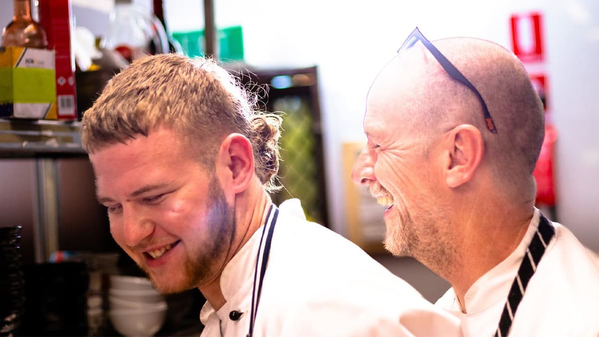 Chef prohíbe a los veganos visitar su restaurante “por salud mental”