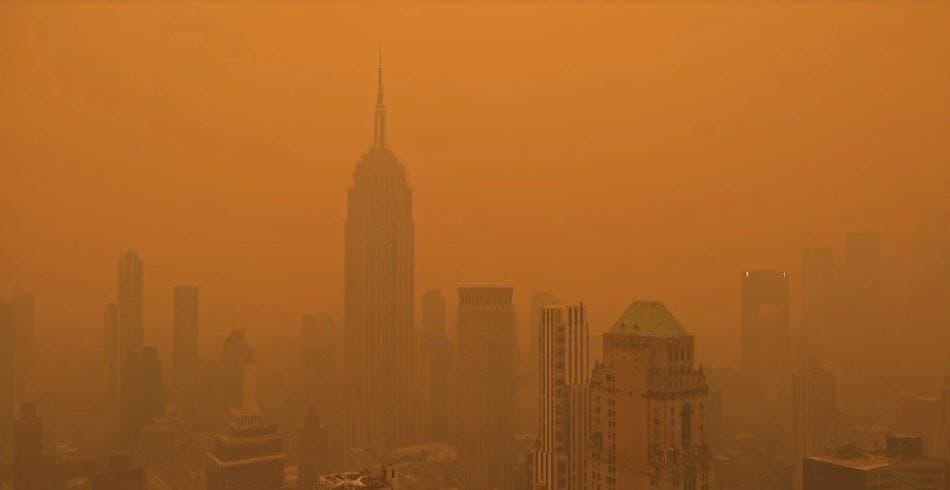 Video: Cielo de NY se tiñe de naranja por incendios de Canadá