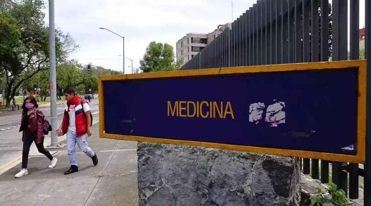 Muere maestro de la UNAM en plena clase de anatomía