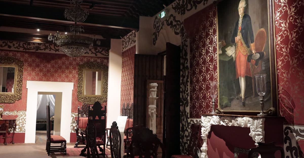 Creadora de contenido genera polémica tras sesión de fotos íntimas en museo de Puebla