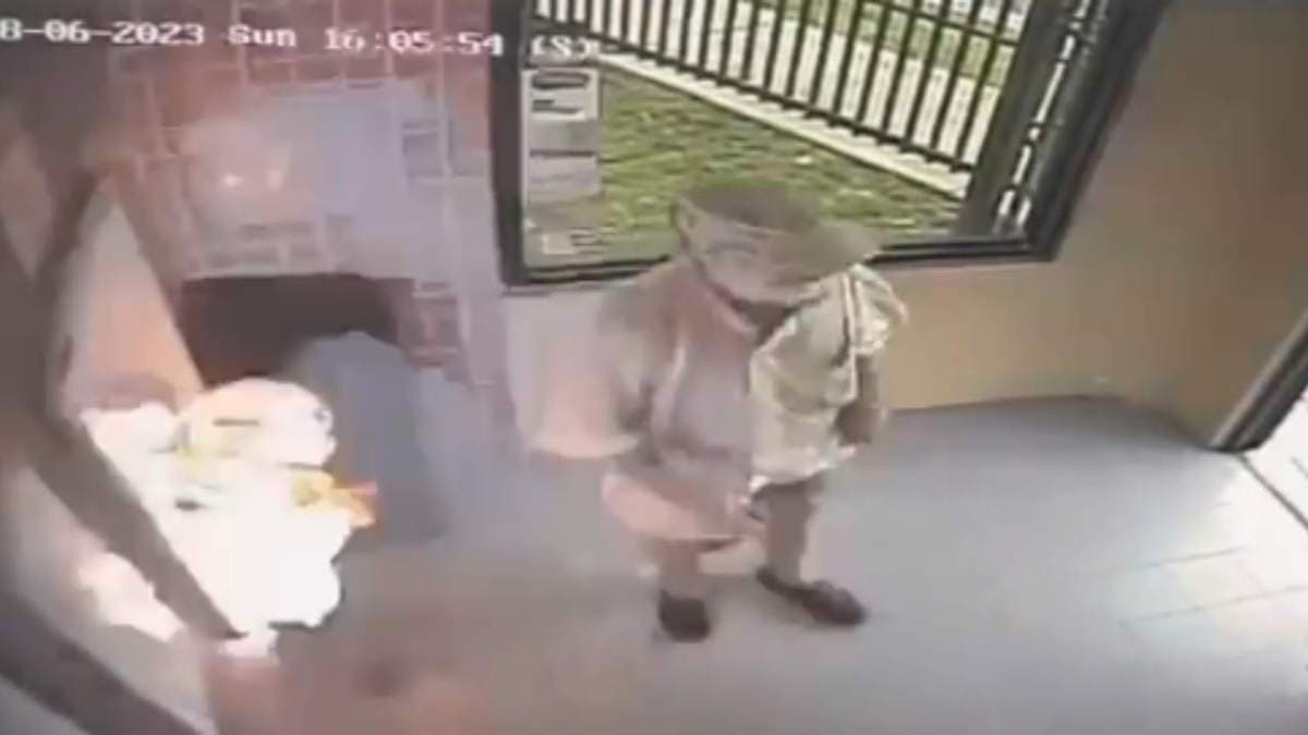 VIDEO: Sujeto prende fuego a un cajero automático y termina quemándose