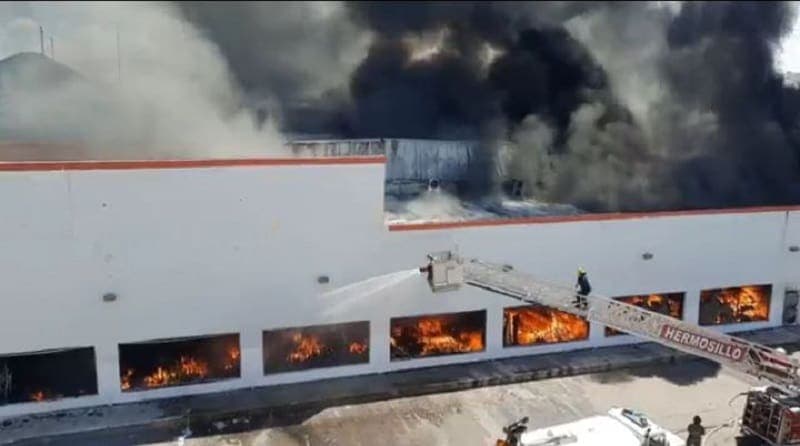 Video: Se incendia tienda Parisina en Hermosillo, Sonora