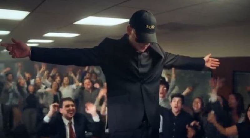 Video: Muy al estilo “Lobo de Wall Street”, Bizarrap anuncia su próxima colaboración