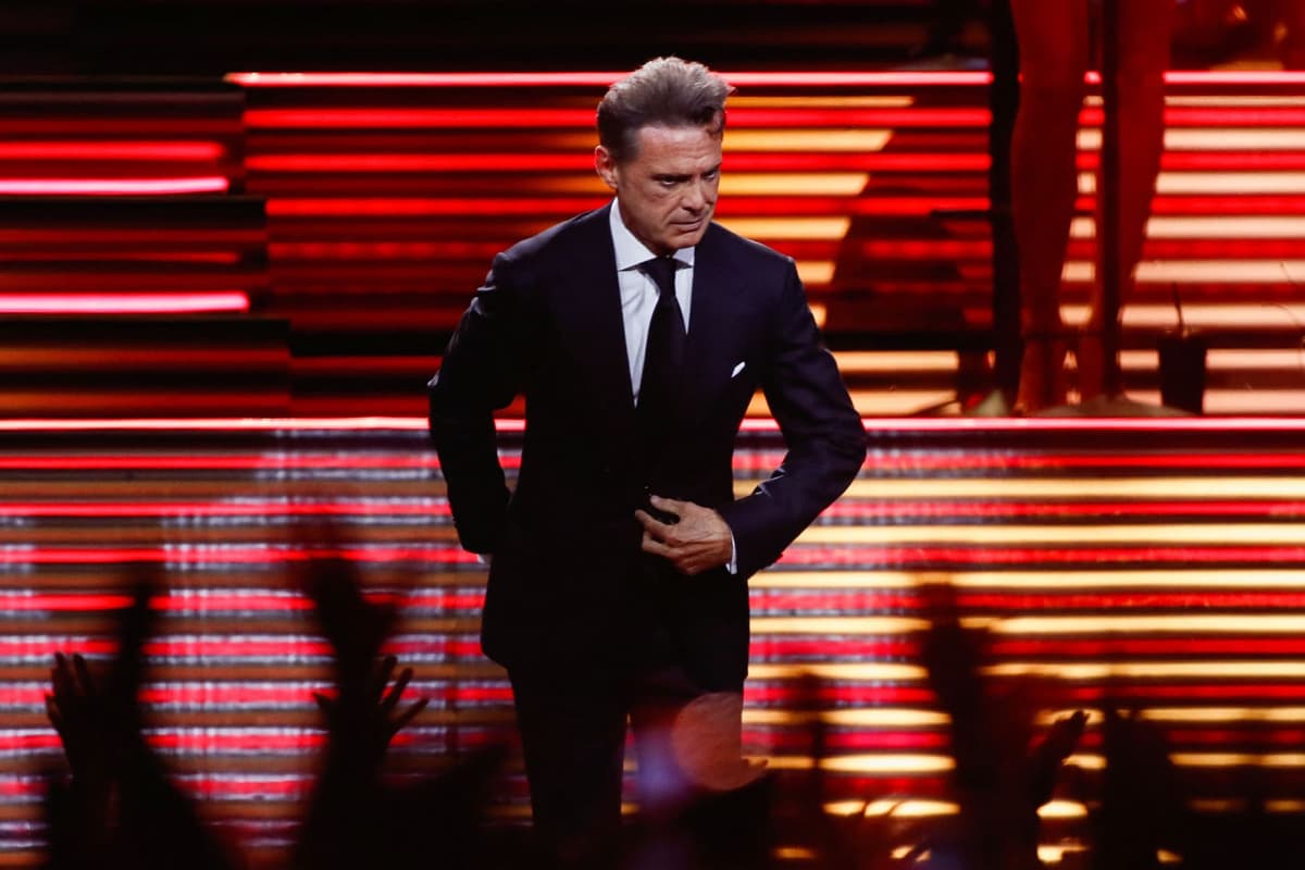 Video: Luis Miguel arma berrinche en Chile tras falla técnica en concierto