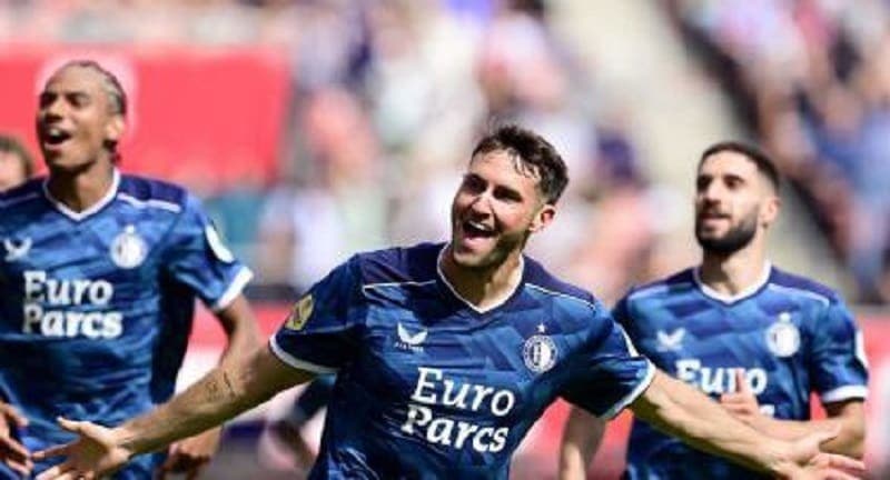 Video: Santiago Giménez firma un nuevo doblete y Feyenoord arrolla