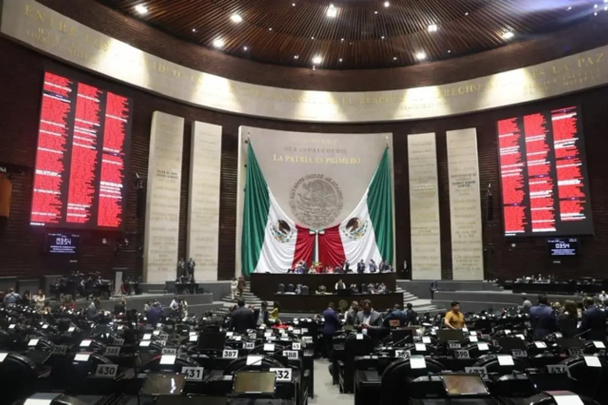 Video: Diputados de Morena interrumpen minuto de silencio con un grito a favor de Palestina