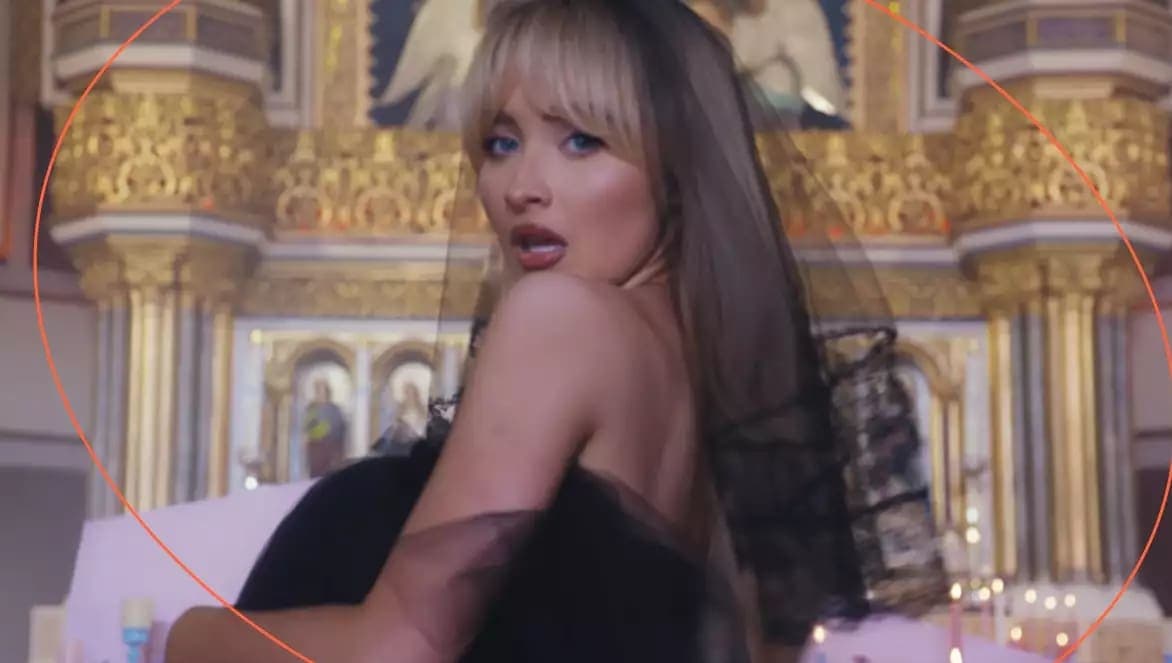 VIDEO: Despiden a sacerdote por permitir que una cantante grabará un video dentro de la iglesia