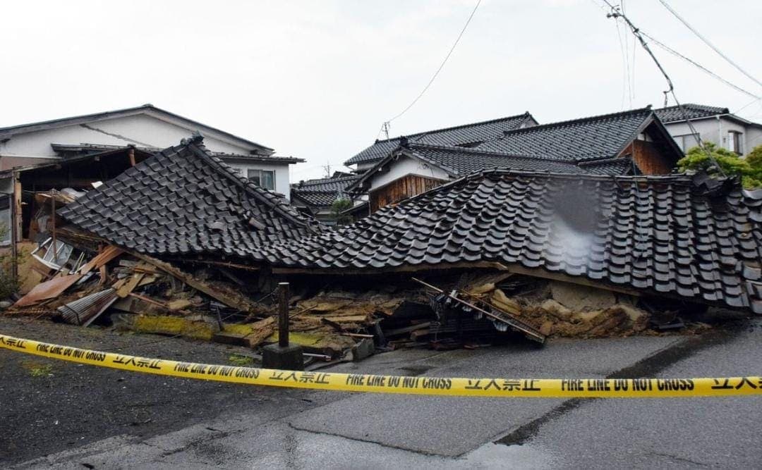 Videos: Sismo de 7.6 grados sacude Japón; 32 mil casas se quedan sin luz y hay alerta de tsunami