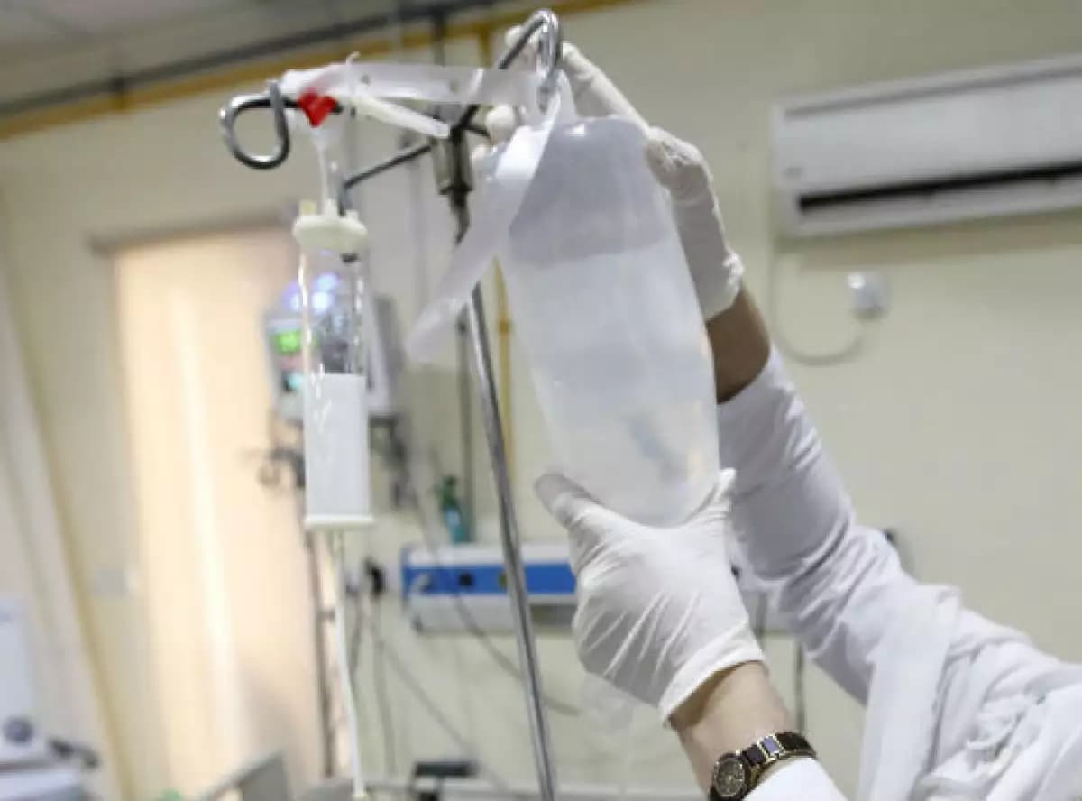 Mueren 10 personas luego de que enfermera reemplazó suero con agua de la llave