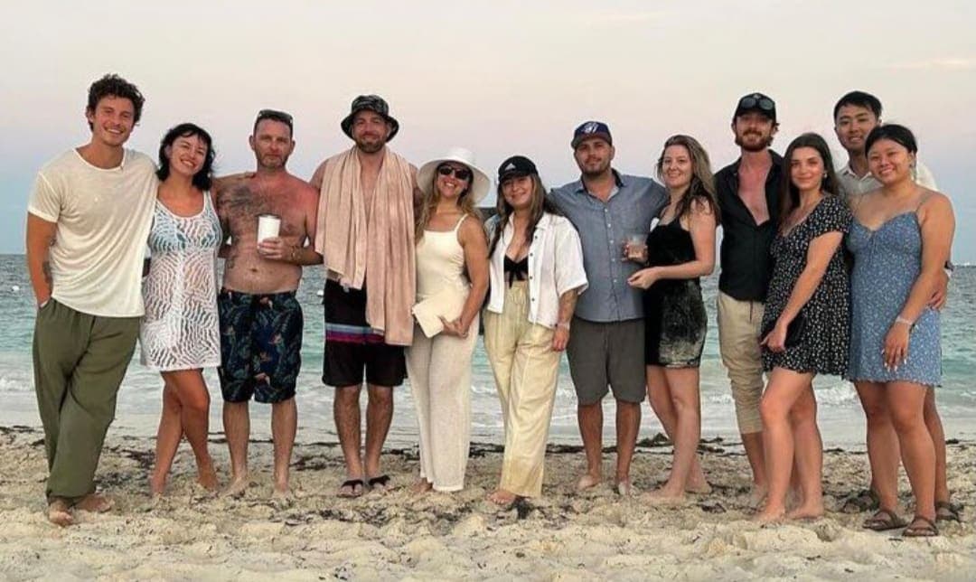 Captan al cantante Shawn Mendes de visita en Cancún