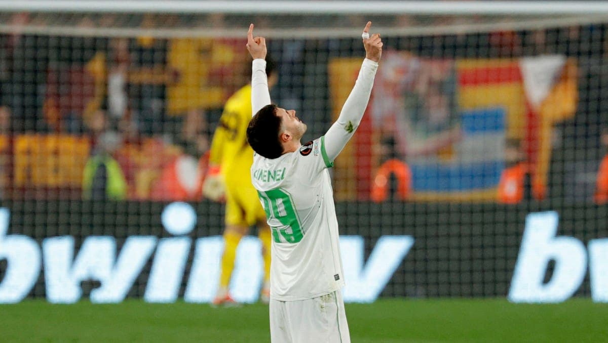 Santi Giménez rompe su sequía goleadora y le anota a la Roma