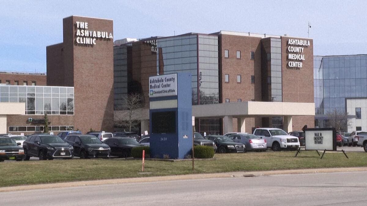 Mujeres llevan cadáver de un hombre a un banco para retirar su dinero en Ohio