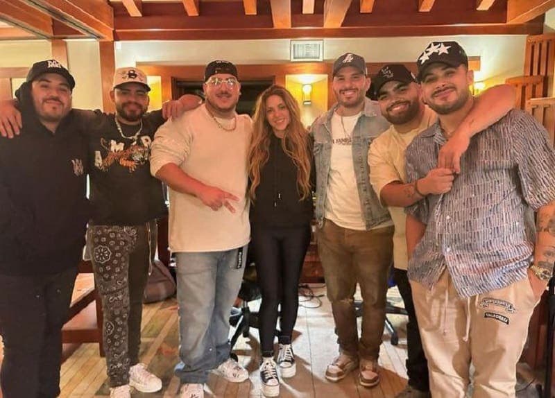 Video: Shakira y Grupo Frontera calientan motores para su canción 'Entre Paréntesis'