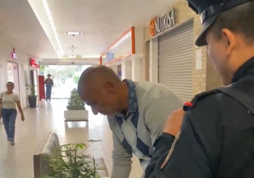 VIDEO: Estadounidense lanza insultos a habitantes de CDMX; los llama ‘asquerosos’