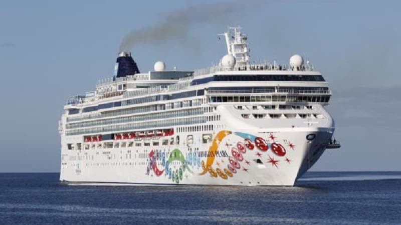 Crucero abandona a 8 turistas en remota isla africana tras demorarse en volver a la embarcación