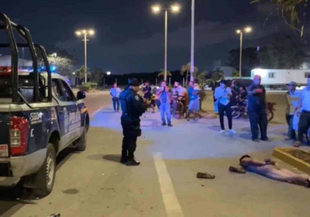 Video: Sujeto que presuntamente robó a una mujer fue desnudado y golpeado en Cancún