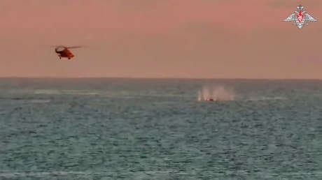 Video: Helicópteros rusos destruyen lanchas ucranianas en el mar Negro
