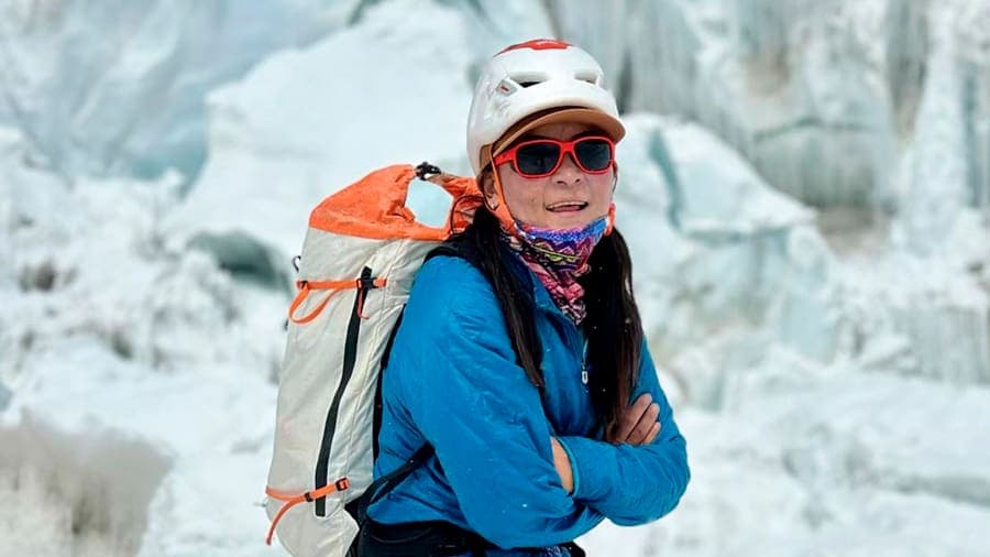 Una alpinista nepalesa rompe el récord femenino de ascenso más rápido al Everest