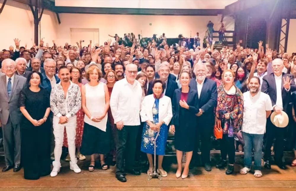 Más de 900 artistas, intelectuales y académicos firmaron un manifiesto en apoyo a Claudia Sheinbaum