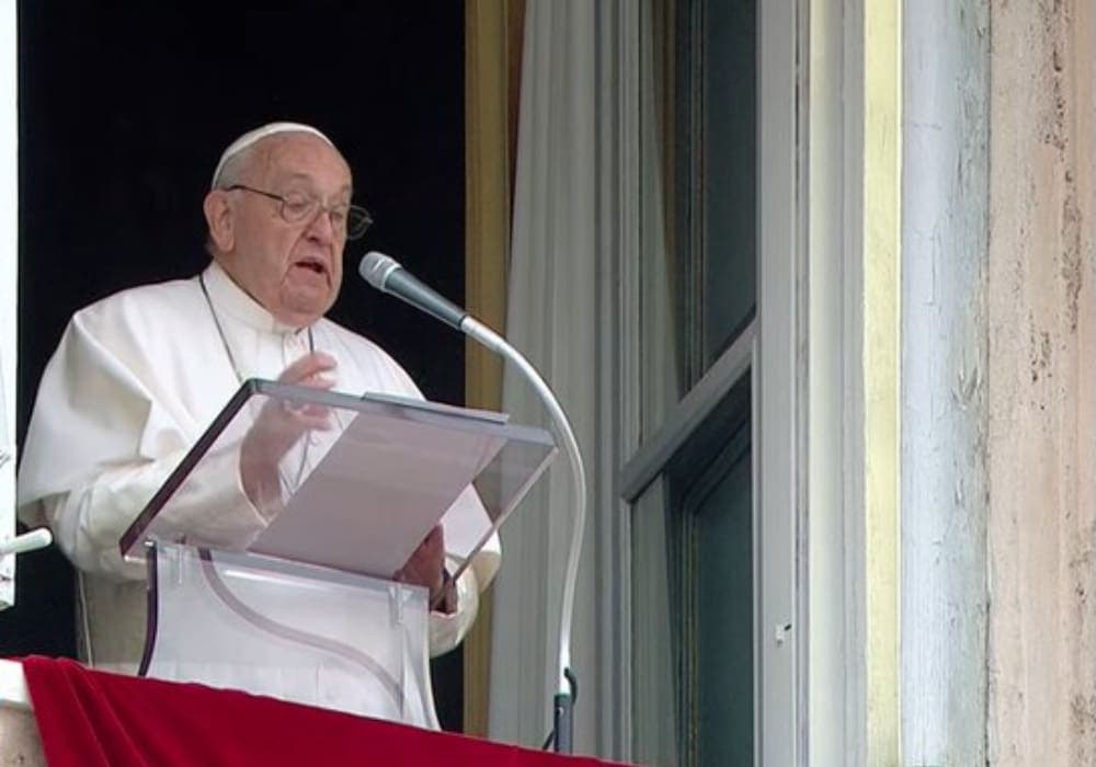 El papa Francisco dice que dentro de los seminarios "hay demasiada mariconería"