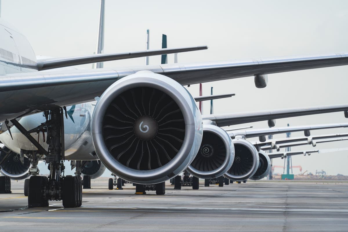 Hombre es destrozado por turbina de avión en movimiento en Ámsterdam