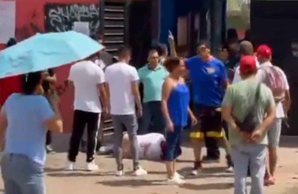 Video: Ciudadanos intentan linchar a sujeto implicado en el incendio a una casilla en Edomex