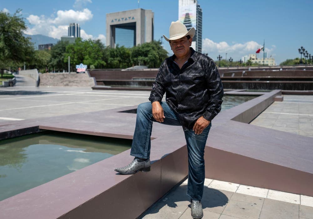 Video: El cantante Gonzalo Peña crea un corrido para Claudia Scheinbaum