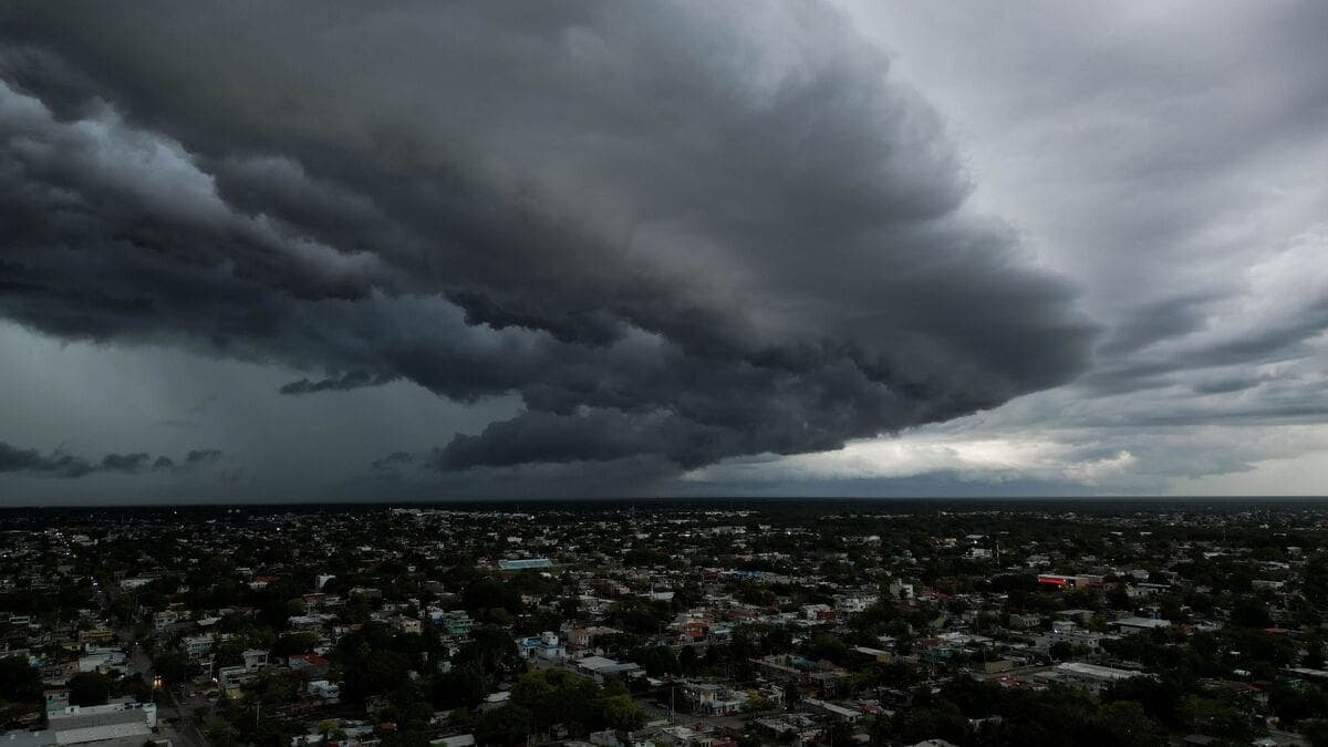 Alertan por ciclón tropical en cinco estados del sur de México