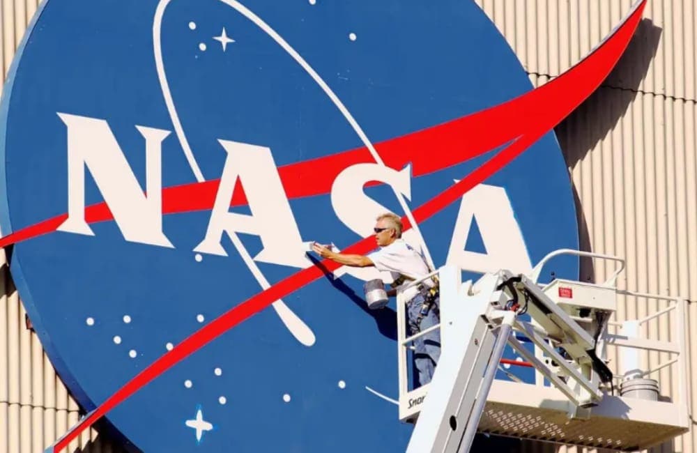 Demanda familia a la NASA luego que desechos espaciales cayeran en su casa en Florida, EE. UU.