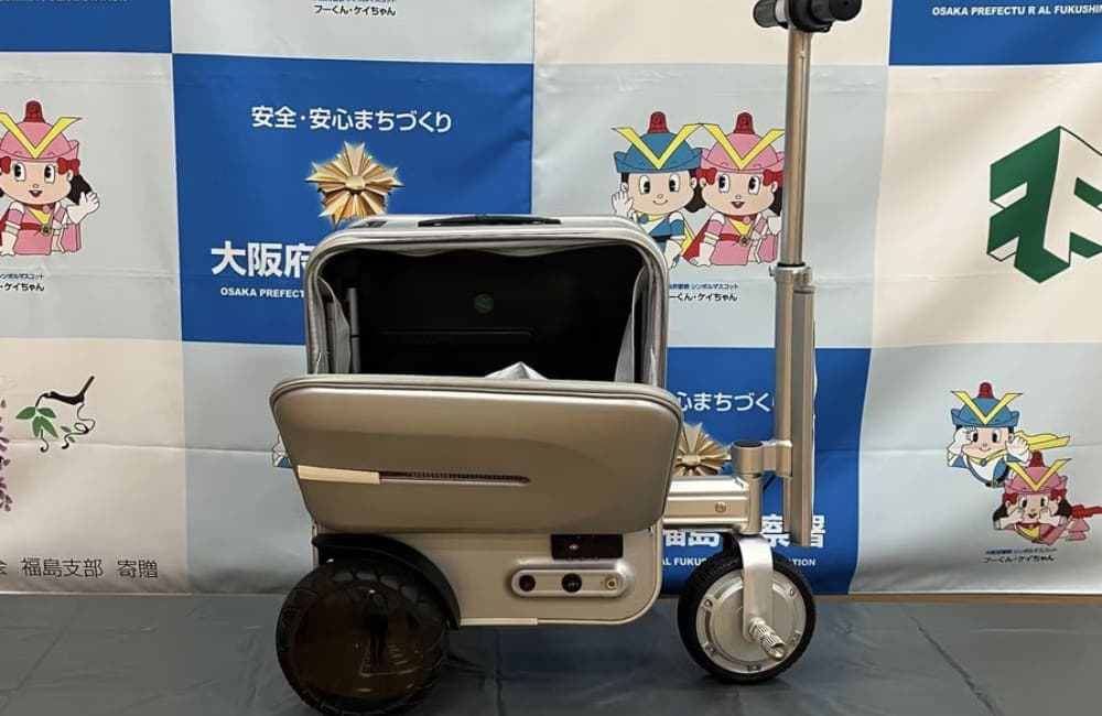 Detienen a una mujer por "conducir" sin licencia una maleta eléctrica en las calles de Japón