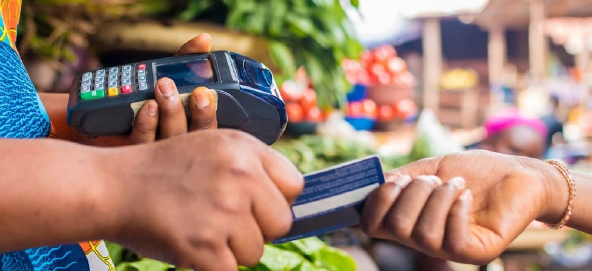 Sin tarjeta de crédito, cuatro de cada 10 mexicanos de 18 a 24 años