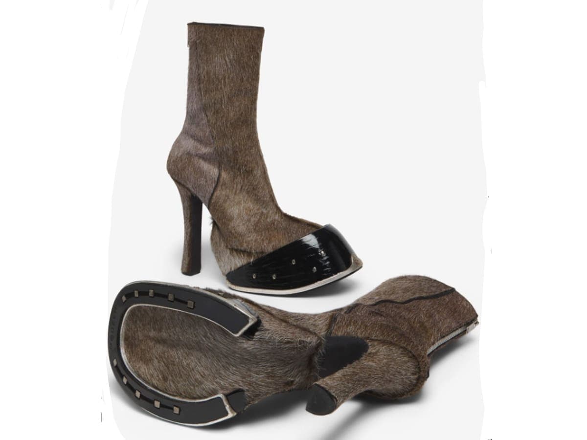 Botas como 'pezuñas' de Alexander McQueen se vuelven virales