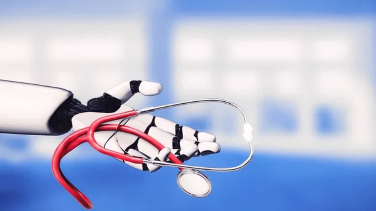 Creador de ChatGPT lanza asistente virtual especializado en salud