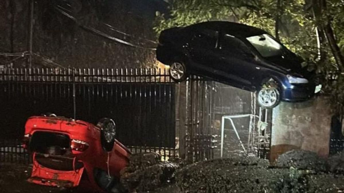 Video: Fuertes lluvias en CDMX dejan auto volcado y otro encima de una reja en la alcaldía Álvaro Obregón