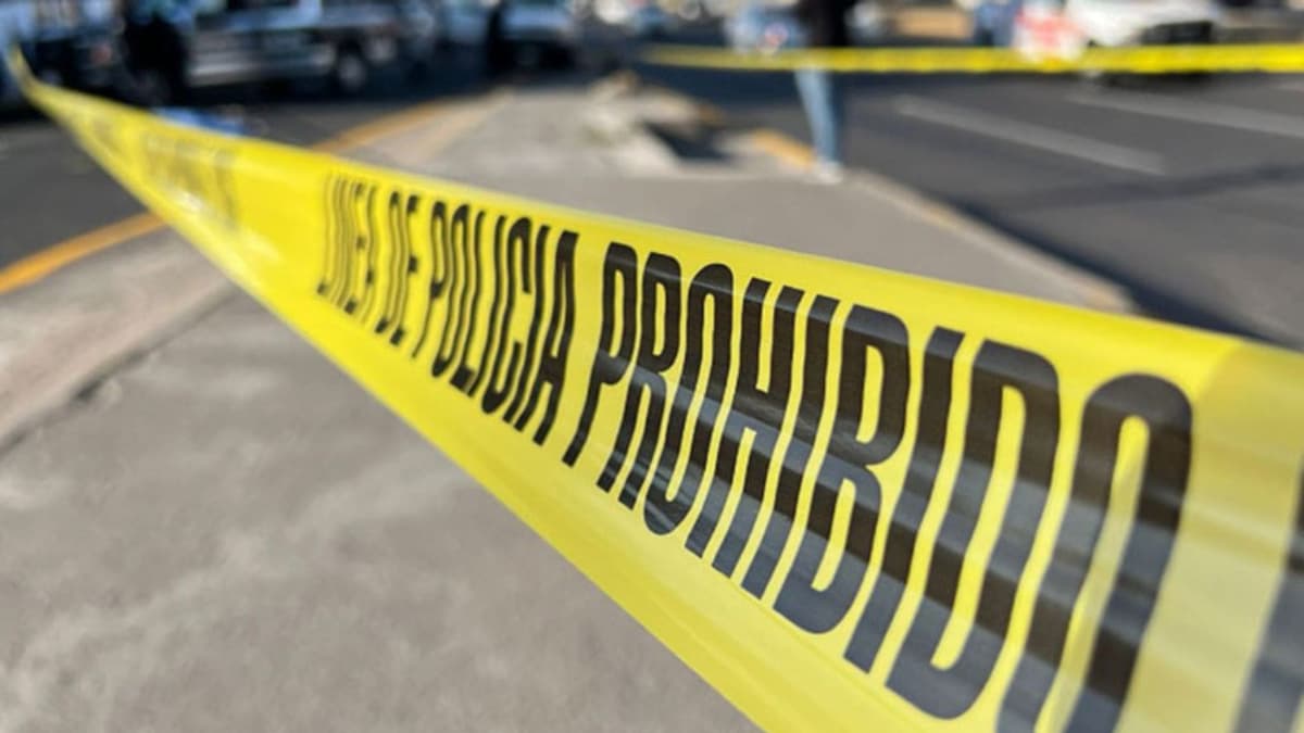 Dos menores sufren quemaduras en la cara tras impactarse contra un taxi en Saltillo