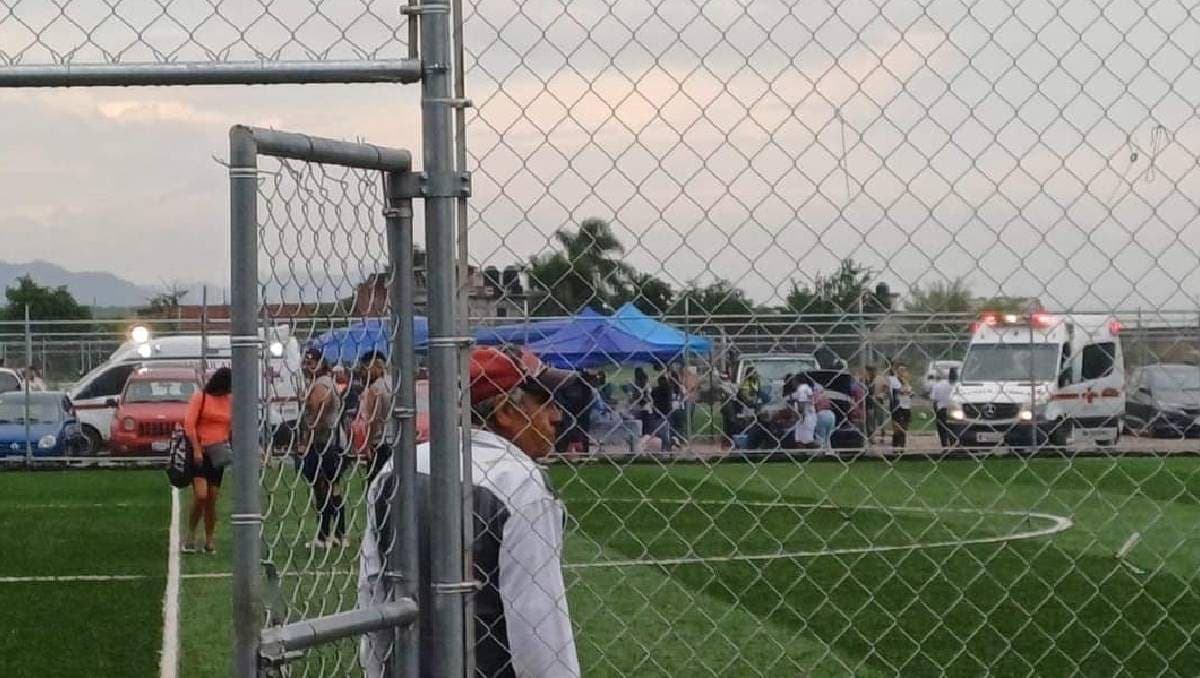 Rayo cae durante partido de futbol en Morelos; 4 jugadores y árbitro resultan lesionados