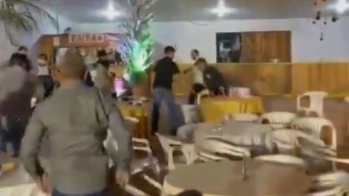 VIDEO: Padre dispara a jueces de concurso de belleza porque su hija perdió