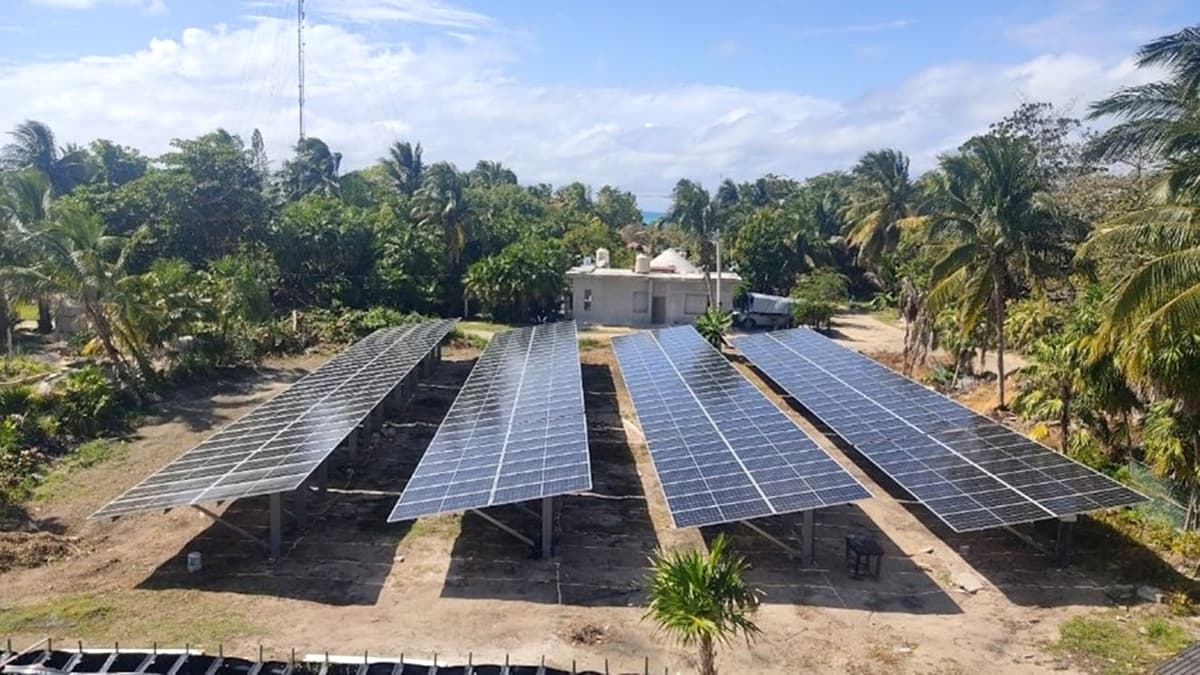 Invertirá Quintana Roo $50 millones en paneles solares para casi mil viviendas