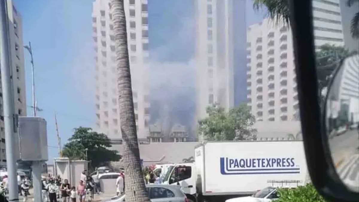 Falla eléctrica provoca incendio de Hotel Playa Suites en Acapulco