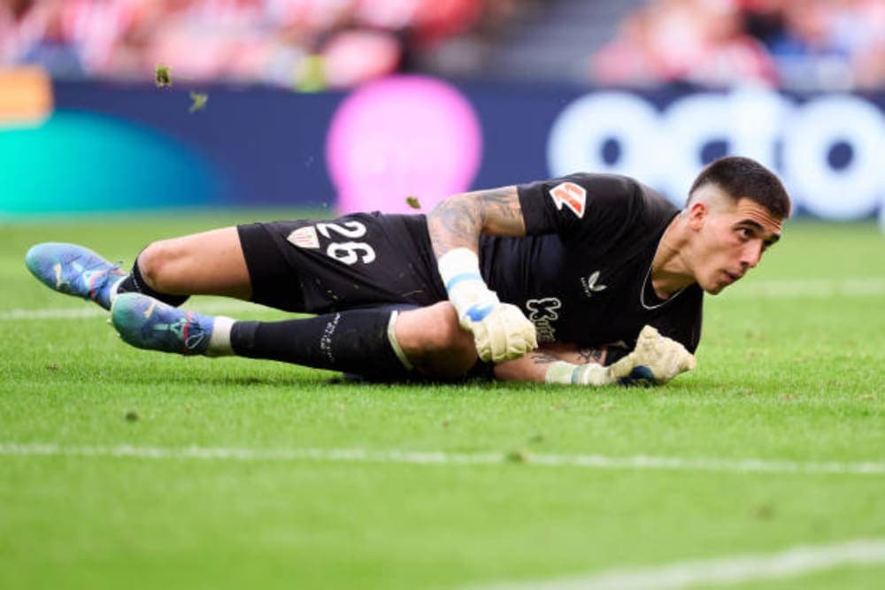 Portero mexicano Álex Padilla debutó con destacada actuación en el futbol español