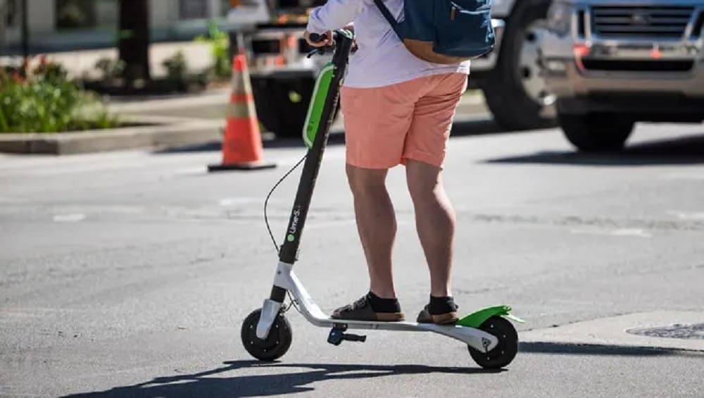 Buscan emplacamiento de scooters y motos eléctricas en Quintana Roo