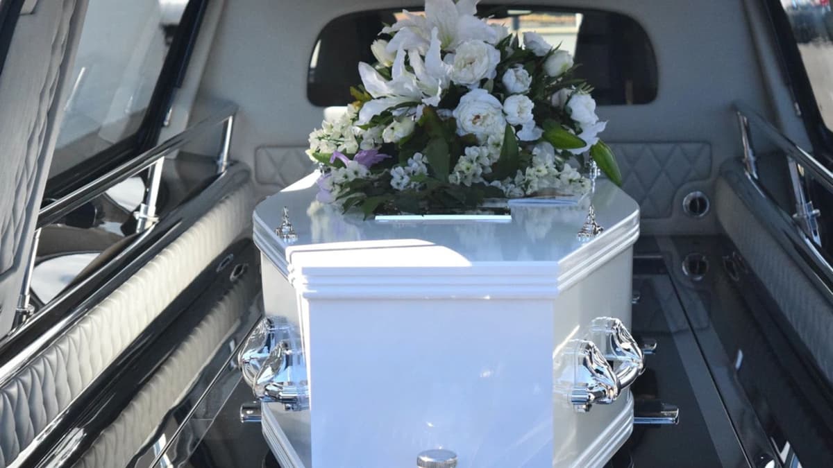 Hombre finge su propia muerte para evitar pagar la manutención de su hijo