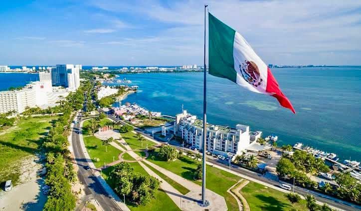 El Orgullo de México vuelve a ondear en Cancún: la emblemática bandera regresa a la Zona Hotelera en septiembre